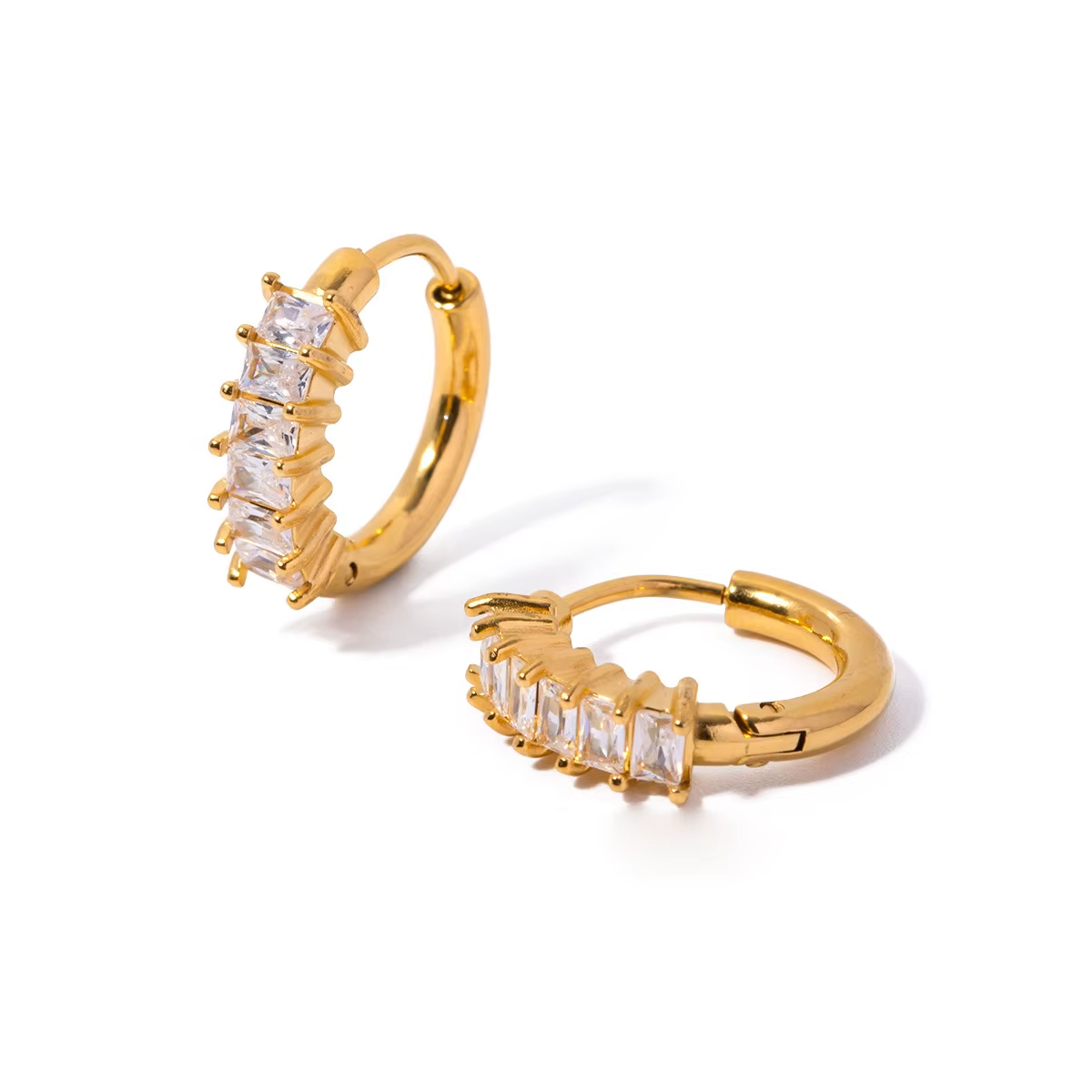 Cercei Huggie cu Zirconiu Cubic Otel Inoxidabil placat cu aur 18K
