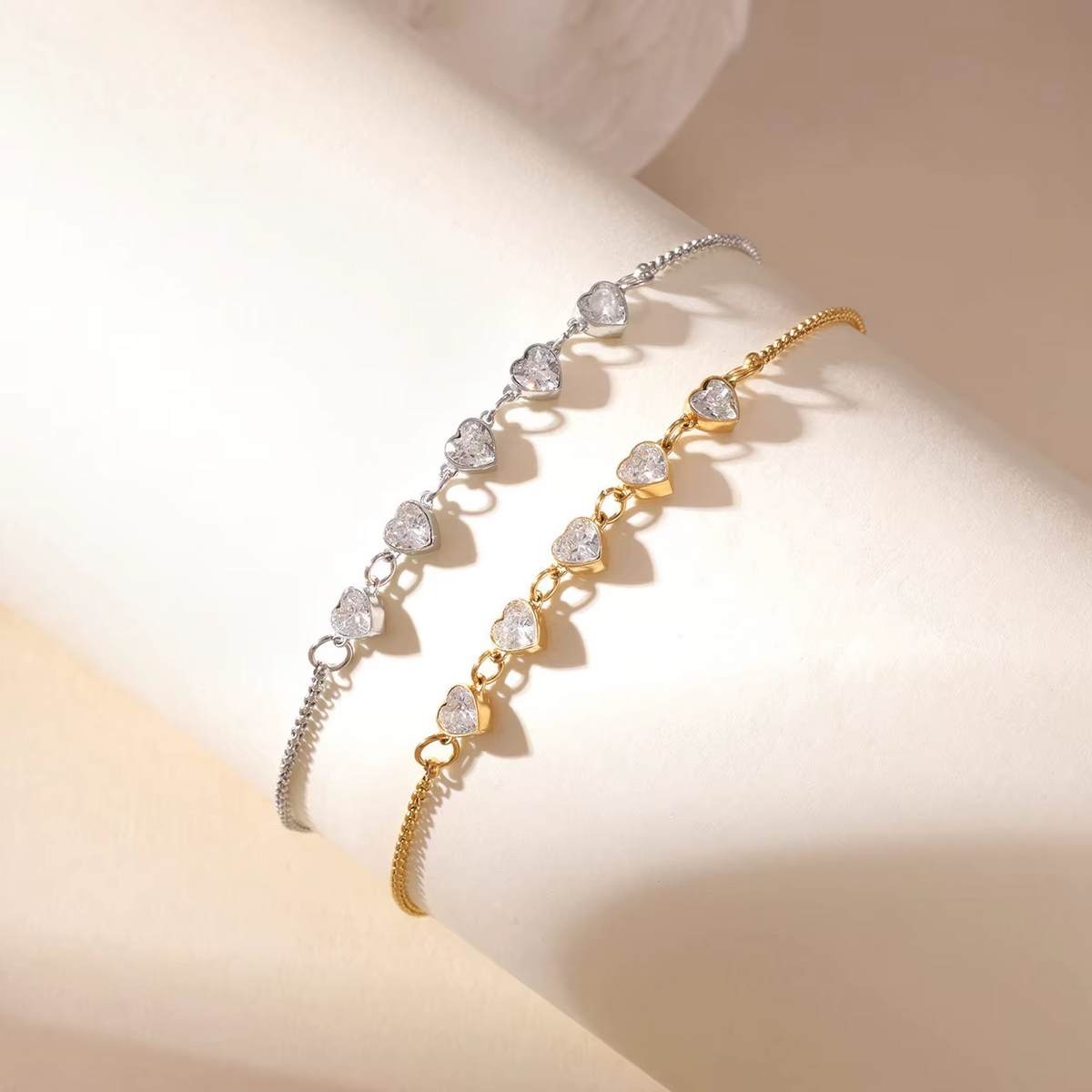 Bratara cu Inima si Zirconiu Cubic Otel Inoxidabil placat cu aur 18K