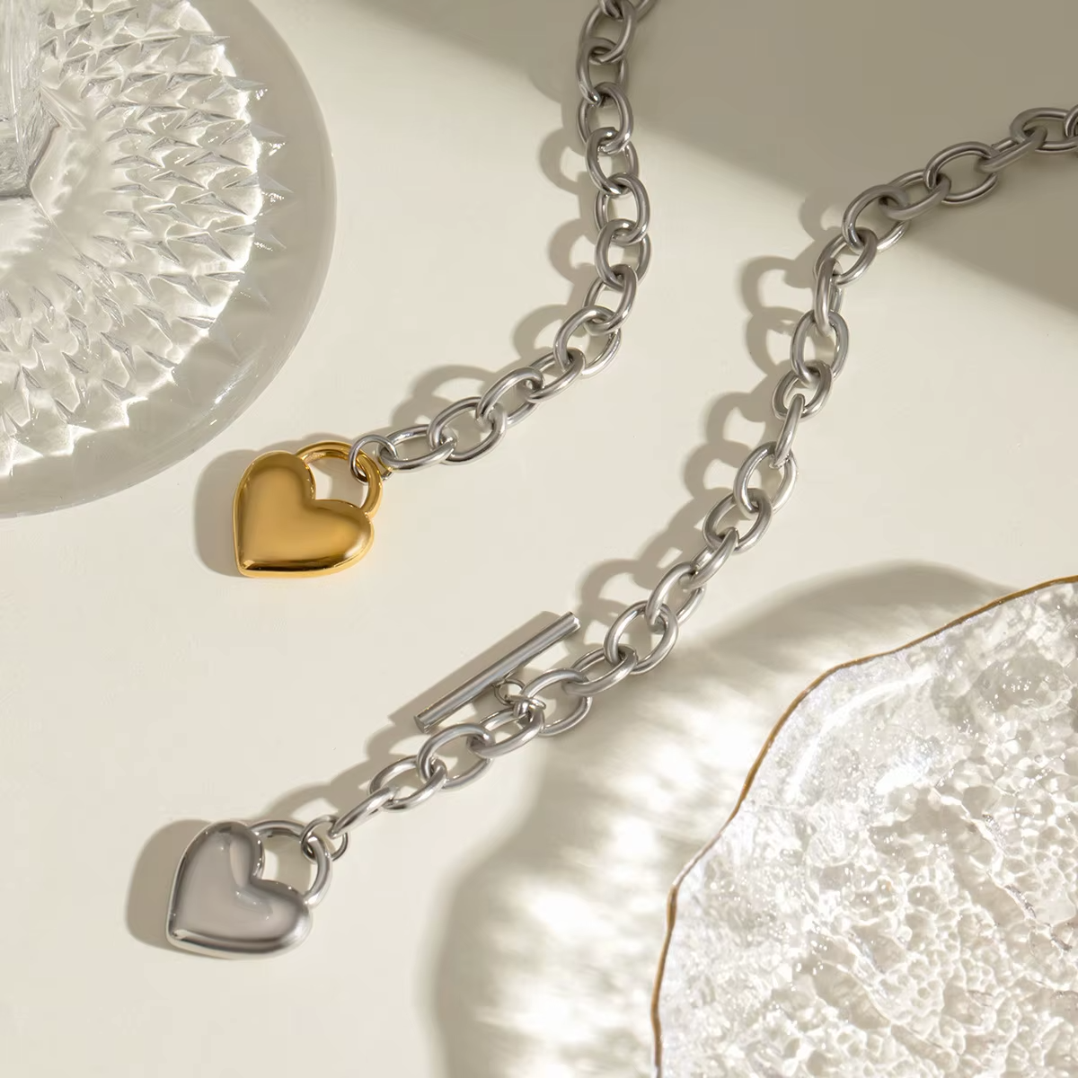Colier cu pandantiv inimă minimalist din oțel inoxidabil placat cu aur 18K, bijuterii elegante Miagini.